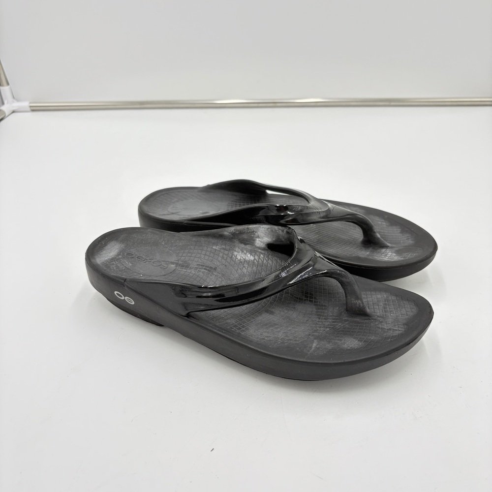 OOFOS Sandals Women Size 8 Black OOLALA Luxe Flip Flop Thong Recovery Pool Beach